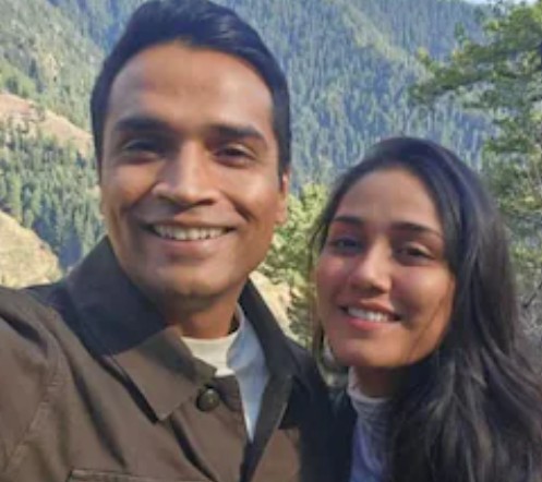Twisha Sharma Age, Death, Husband, Family, Biography » StarsUnfolded 8 Twisha Sharma during a trip with her husband