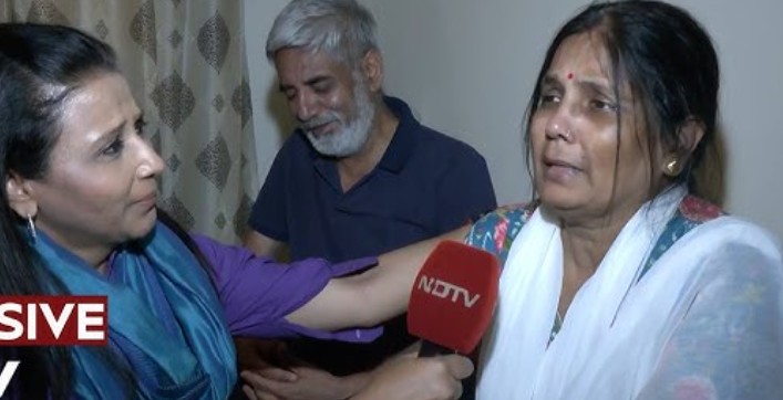 Twisha Sharma Age, Death, Husband, Family, Biography » StarsUnfolded 6 Twisha Sharma's parents during a media conversation