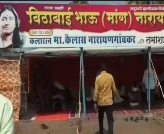 A picture of Vithabai Narayangaonkar's Tamasha group