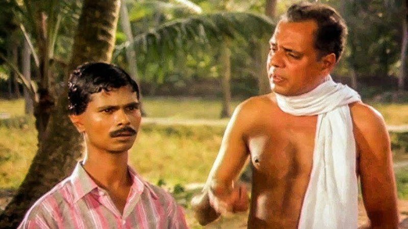 Indrans (Kunju) and Jagathy Sreekumar (as CID Oommen Koshy) in a still from the film 'CID Unnikrishnan B.A. B.Ed.' (1994)