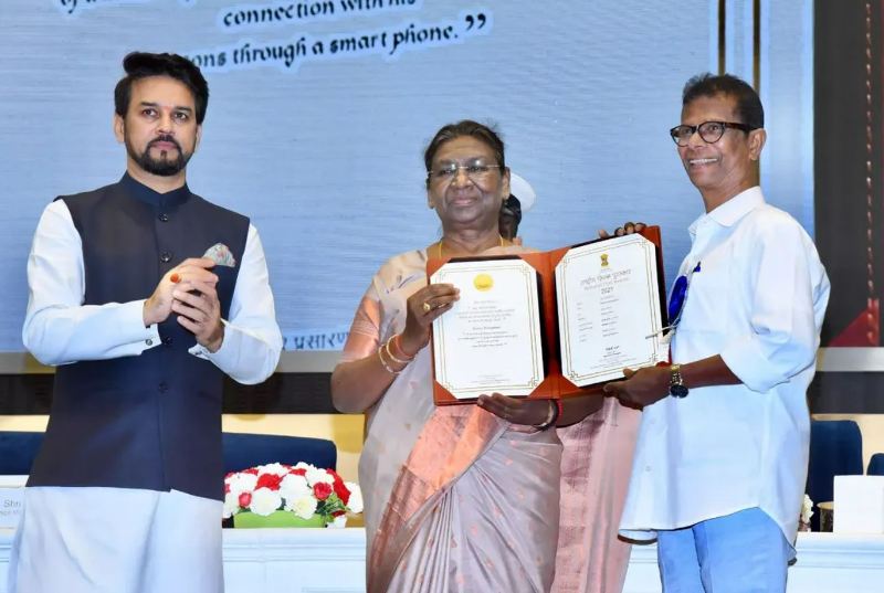 Indrans being honoured by Special Mention by President Droupadi Murmu at the 69th National Film Awards
