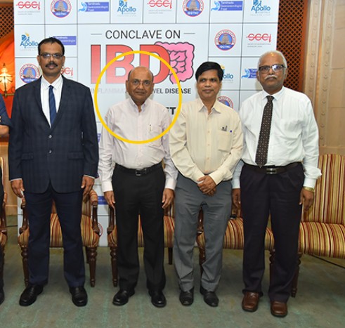 K. R. Palaniswamy with a delegation