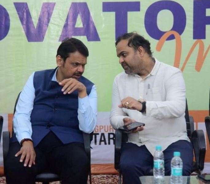 Ketan Mohitkar, Convenor of Nagpur Startup Fest, with Maharashtra Deputy Chief Minister Devendra Fadnavis (left) during the 'Innovators Meet' organised by the Confederation of Indian Innovators and Incubators in Nagpur