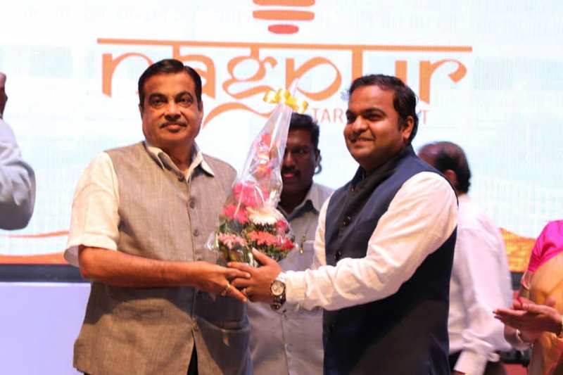 Ketan Mohitkar and Nitin Gadkari at the Nagpur Startup Fest in 2018