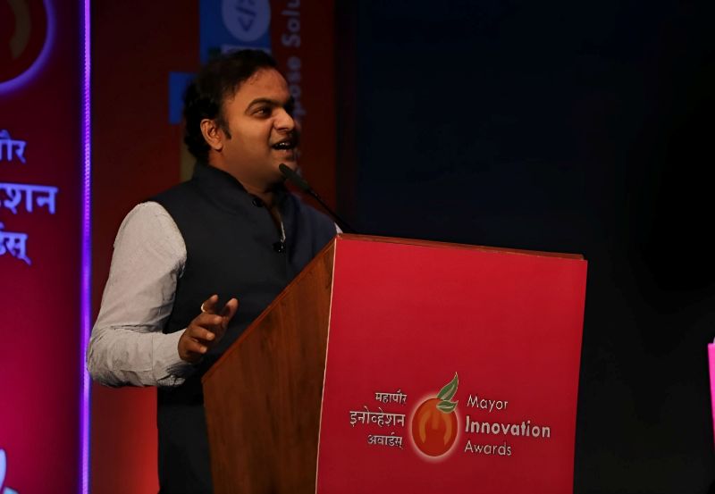 Ketan Mohitkar speaking at the Mayor Innovation Awards