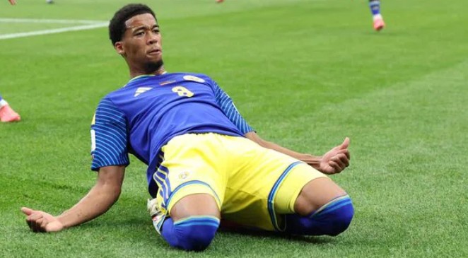 Livano Comenencia as a Curaçao national football team player