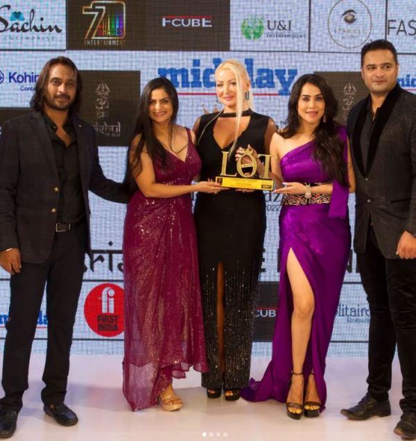 Nikita Rawal after winning an award at the 2022 Lords of Trendz (Season 2)