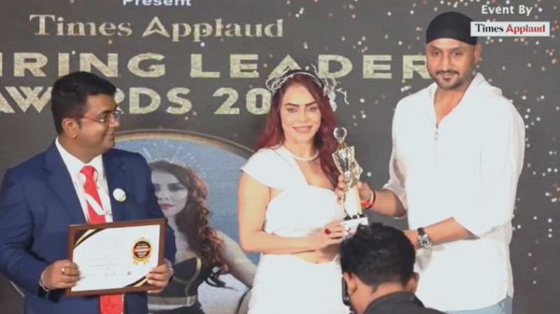 Nikita Rawal while receiving the 2023 Inspiring Leaders Award from politician and former cricketer Harbhajan Singh