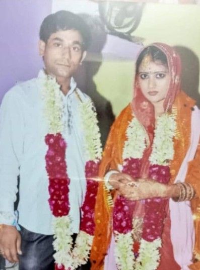 Pepsi Sharma with his wife on their wedding day