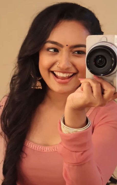 Sanchita Ugale while lip-syncing to the song Dafli Wale Dafli Baja from the 1979 film Sargam