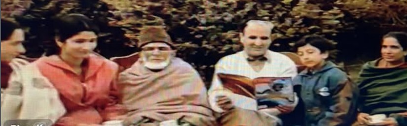 Syed Amin Tabish with his family members