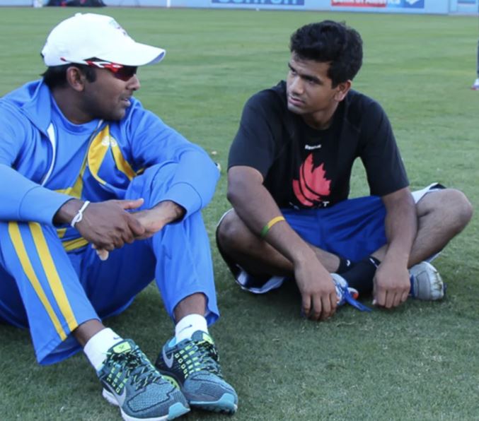 Vibhav Altekar with Sri Lankan cricketer Mahela Jayawardene during his cricket playing days