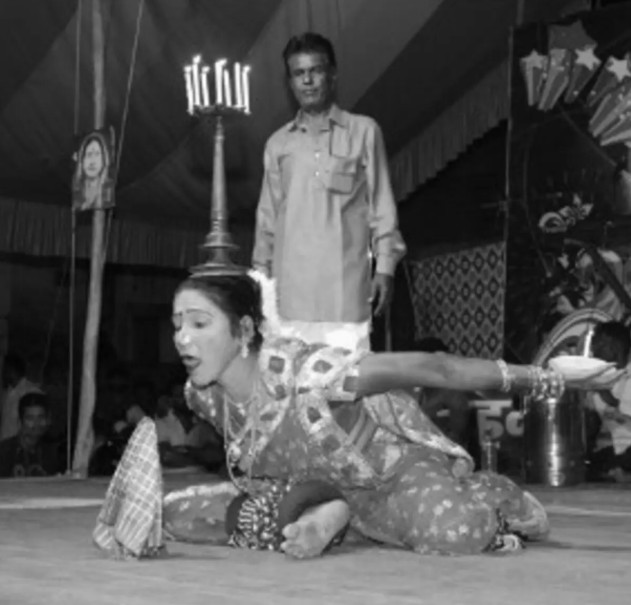 Vithabai Narayangaonkar while performing a show