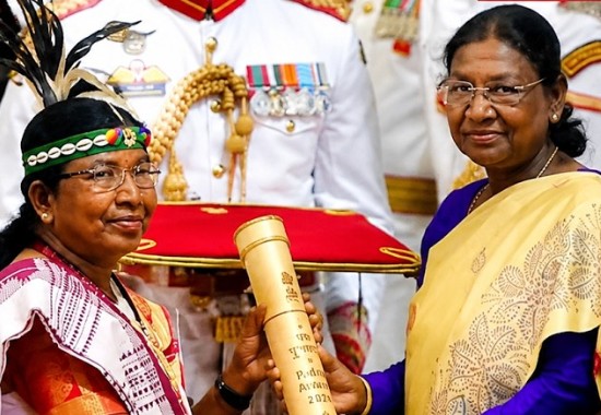 A picture of Budhri Tati with Draupadi Murmi, in which they were looking alike