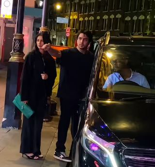 A screenshot of viral picture of Vinnie Takair and Aryan Khan