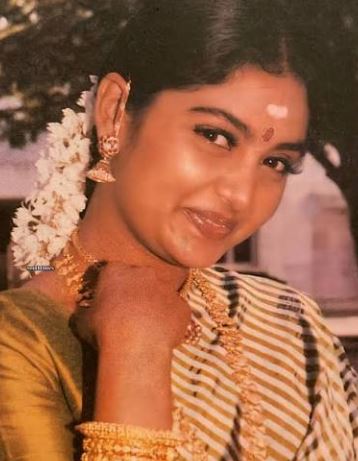 A younger age picture of Shruthi Krishna