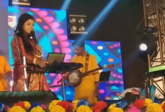Aditi Munshi while performing live in an episode of the singing reality show Sa-Re-Ga-Ma-Pa