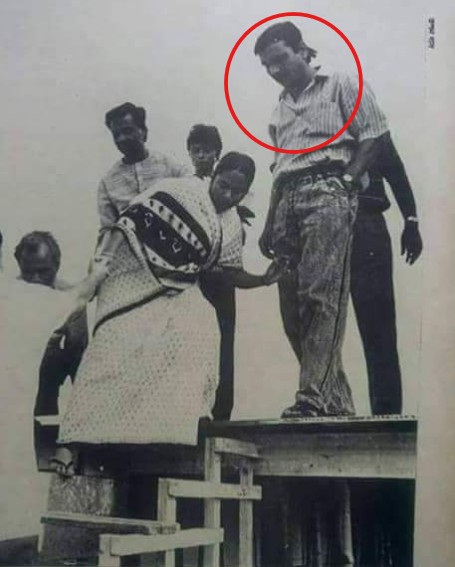Madan Mitra Age, Wife, Children, Family, Biography » StarsUnfolded 3 An old picture of Madan Mitra with Mamata Banerjee