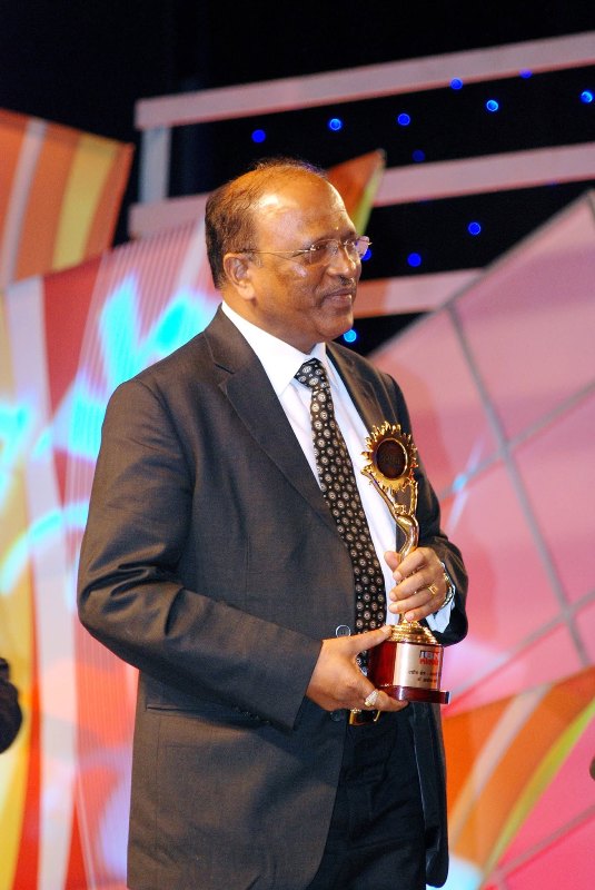 Ashok Khade after receiving the IBN Prerna Award