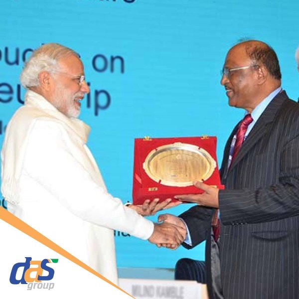 Ashok Khade being conferred with the 2015 BEA Award by Prime Minister Narendra Modi
