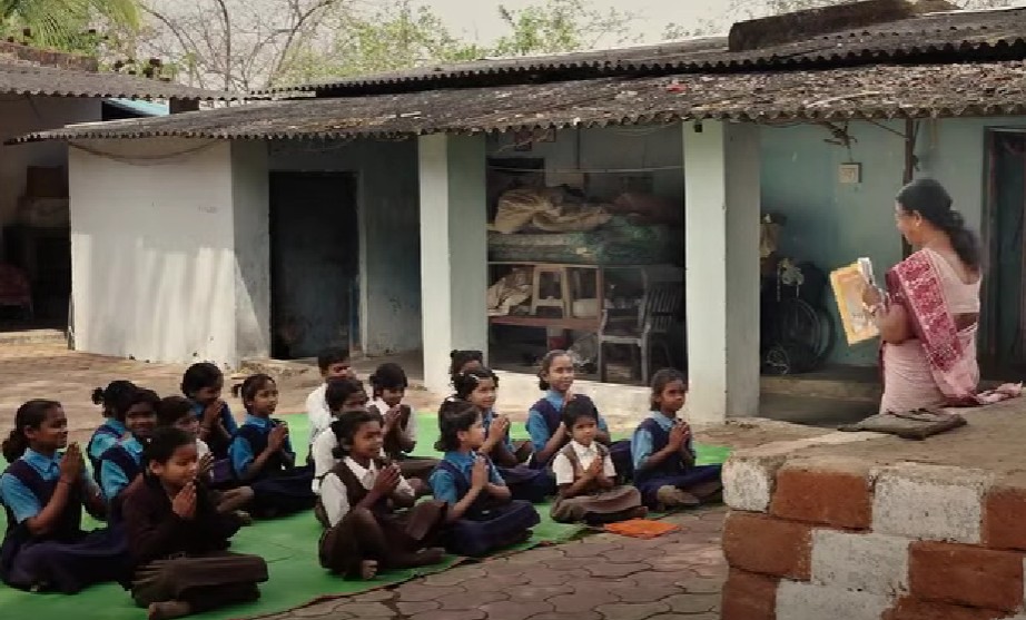 Budhri Tati teaching at her school