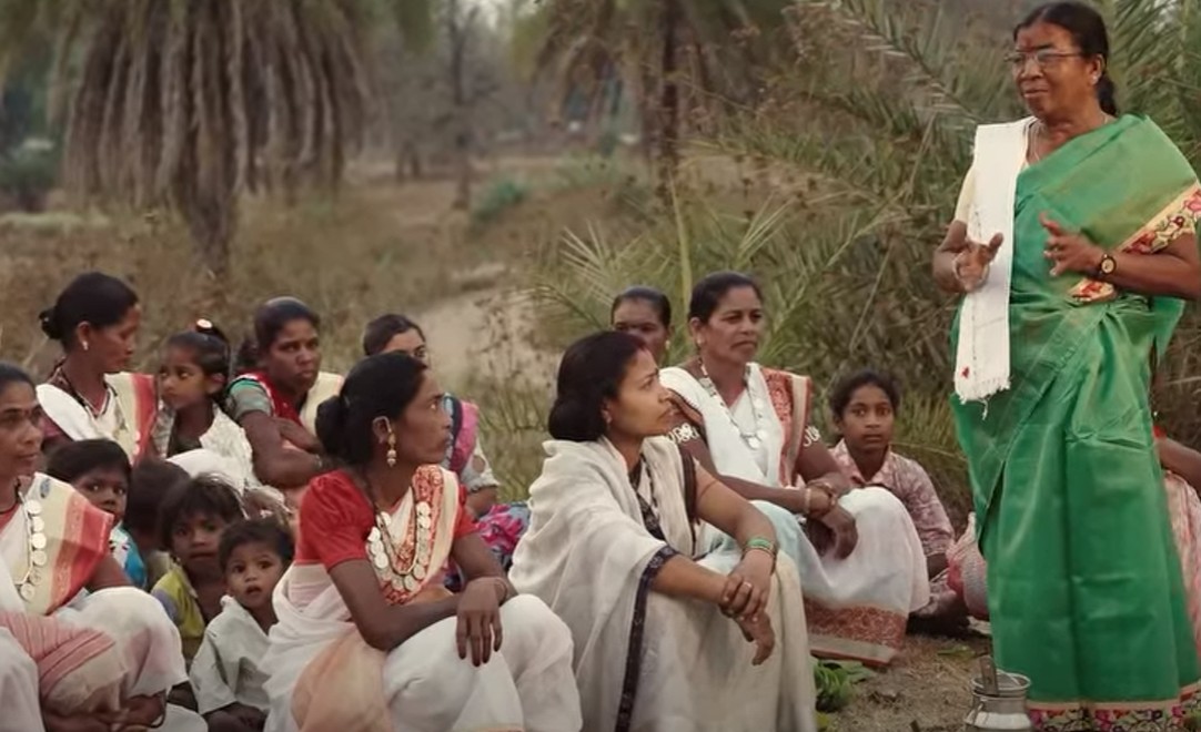 Budhri Tati while explaining and teaching women