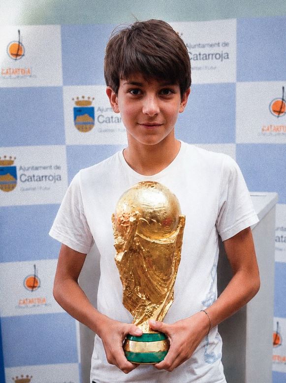 Childhood picture of Ferran Torres holding FIFA World Cup trophy