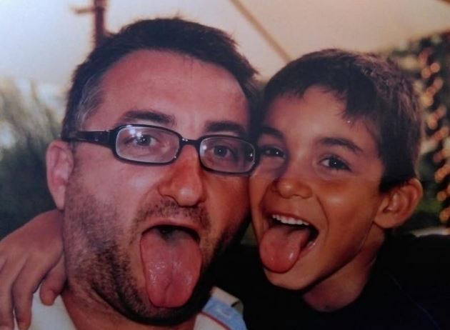 Childhood picture of Ferran Torres with his father