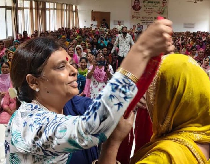 Dr. Archana Gupta during a Mahila Sammelan
