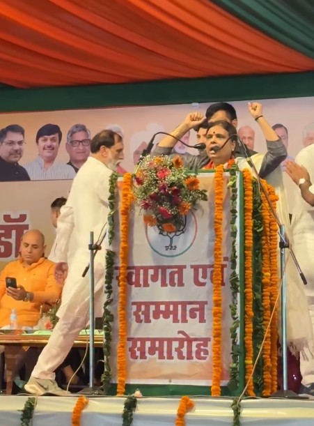 Dr. Archana Gupta while delivering a political speech