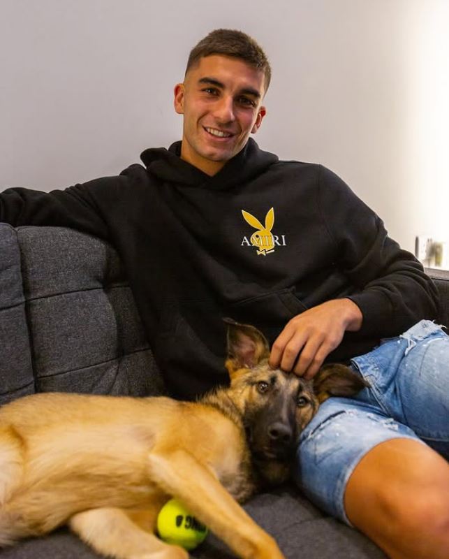 Ferran Torres with his dog