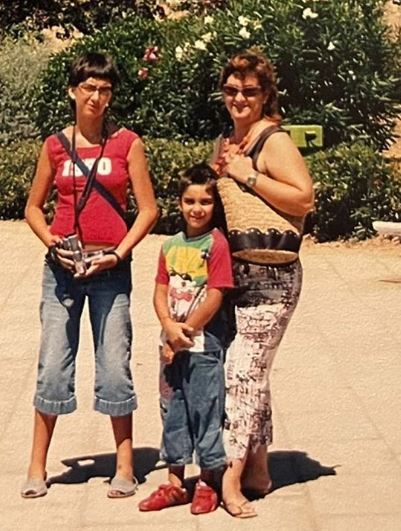 Ferran Torres with his mother and sister