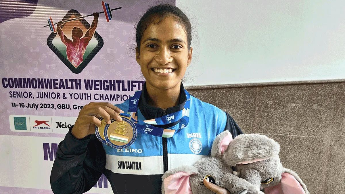 Gyaneshwari Yadav posing with her gold medal in Commonwealth Weightlifting Championship 2025 (women's 49kg category)