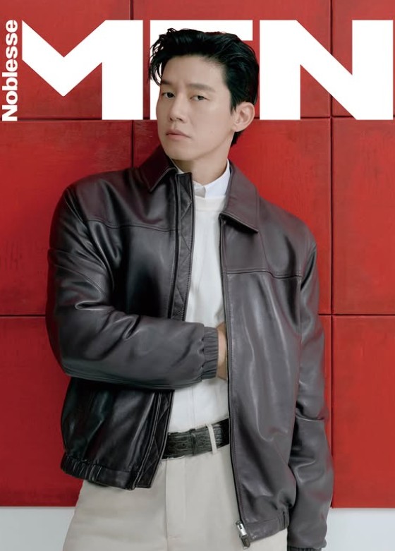 Kim Mu-yeol on the cover of a magazine