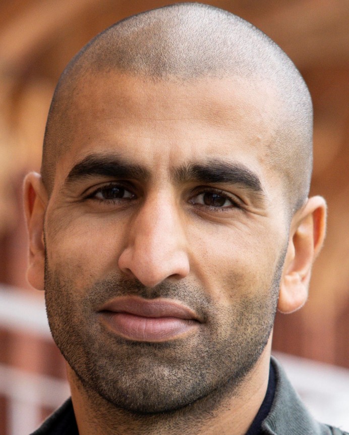 Mo Bobat Height, Age, Family, Biography » StarsUnfolded