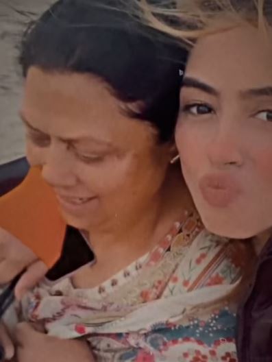 Nidhaa Bhatt with her mother
