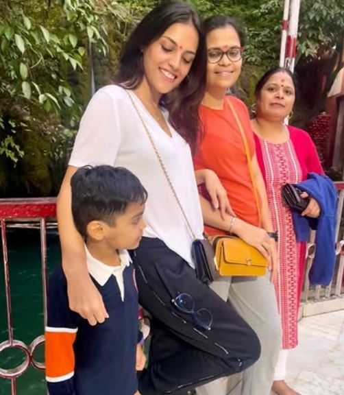 Riya Ahir with her mother, sister, and nephew