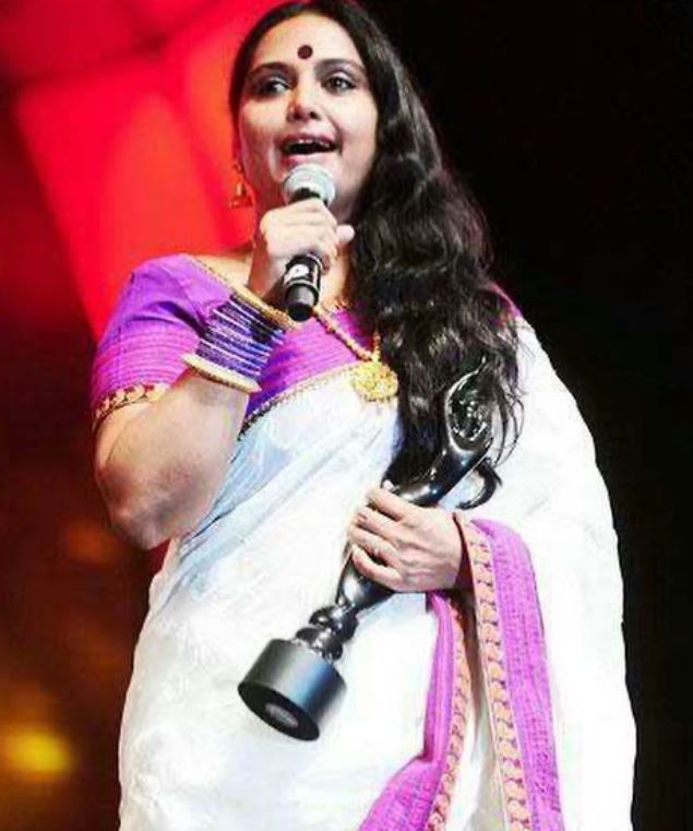 Shruthi Krishna with her Filmfare award
