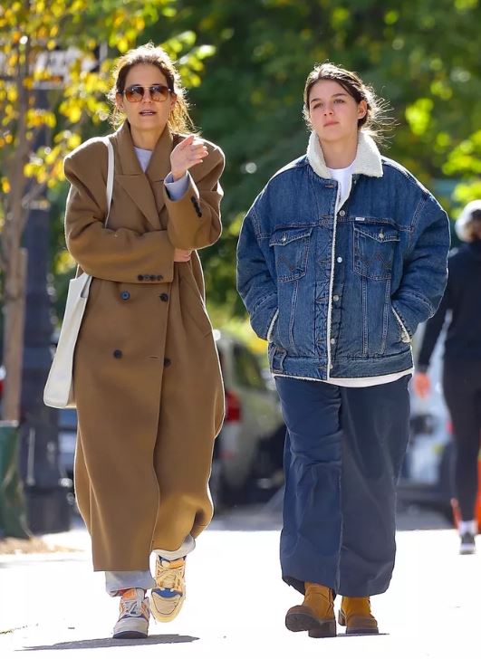 Suri Noelle with her mother, while they were roaming in New York