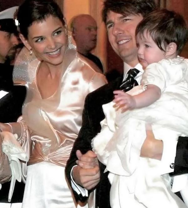 A childhood picture of Suri Noelle with her parents