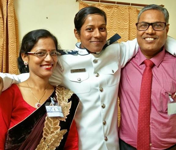 Bhawana Kanth (middle) with her parents