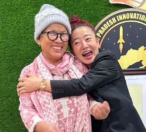 Chello Meme with her mother