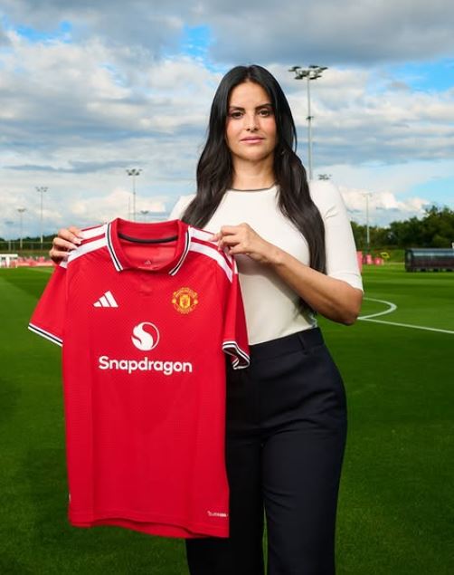 Eva Olid posing with Manchester's Women Football Club's jersey