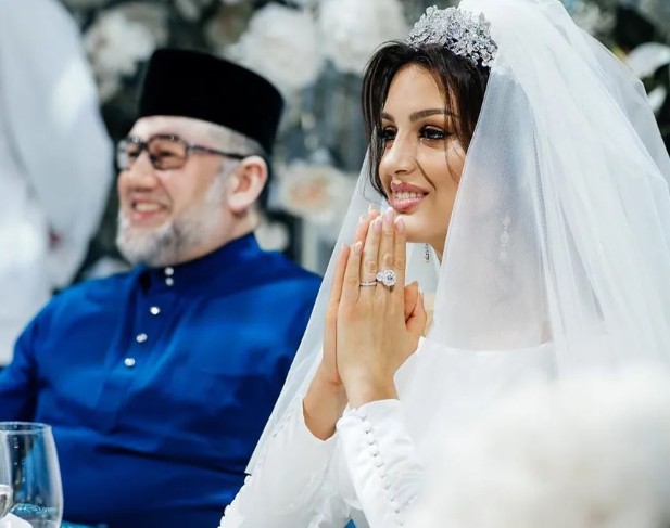 Oksana Voevodina with her former husband on their wedding day