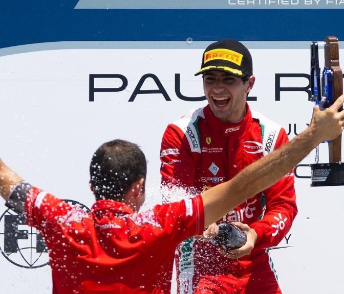 Rafael Câmara celebrating a win in 2024