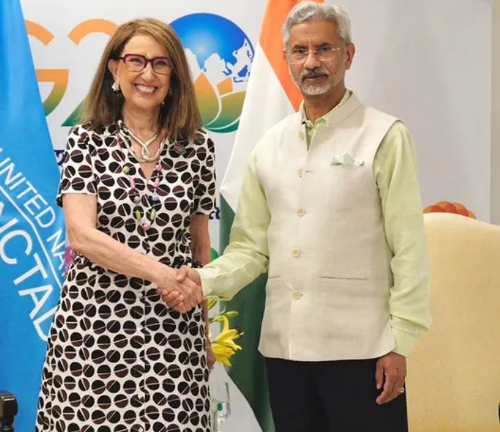 Rebeca Grynspan with India's External Affairs Minister Dr. Subrahmanyam Jaishankar at the G20 org Development Ministers’ Meeting in 2023