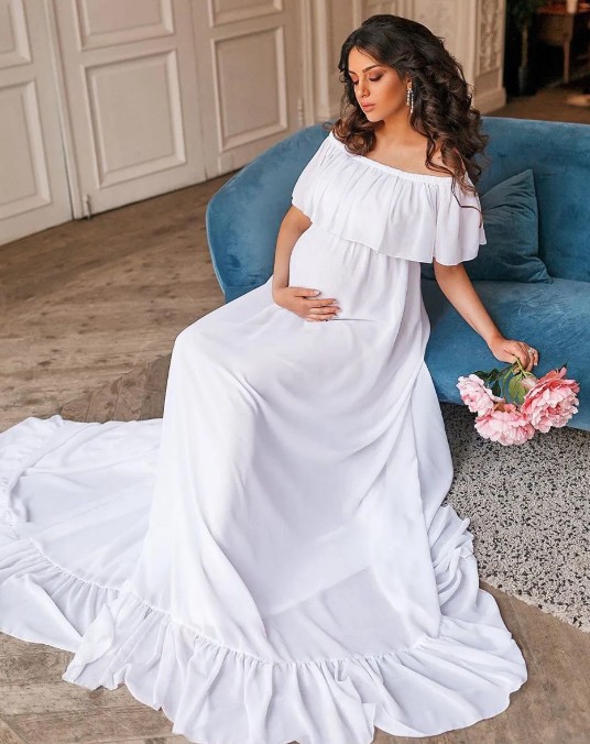 The pregnant Oksana Voevodina, now known as Rihana, while posing at her Kuala Lumpur palace