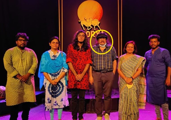 Soorya Krishnamoorthy posing with a group at Soorya Festival