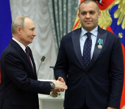 Umar Kremlev with Vladimir Putin