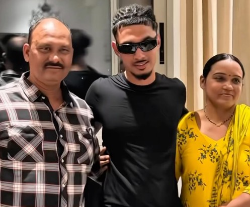 YUNG DSA with his parents